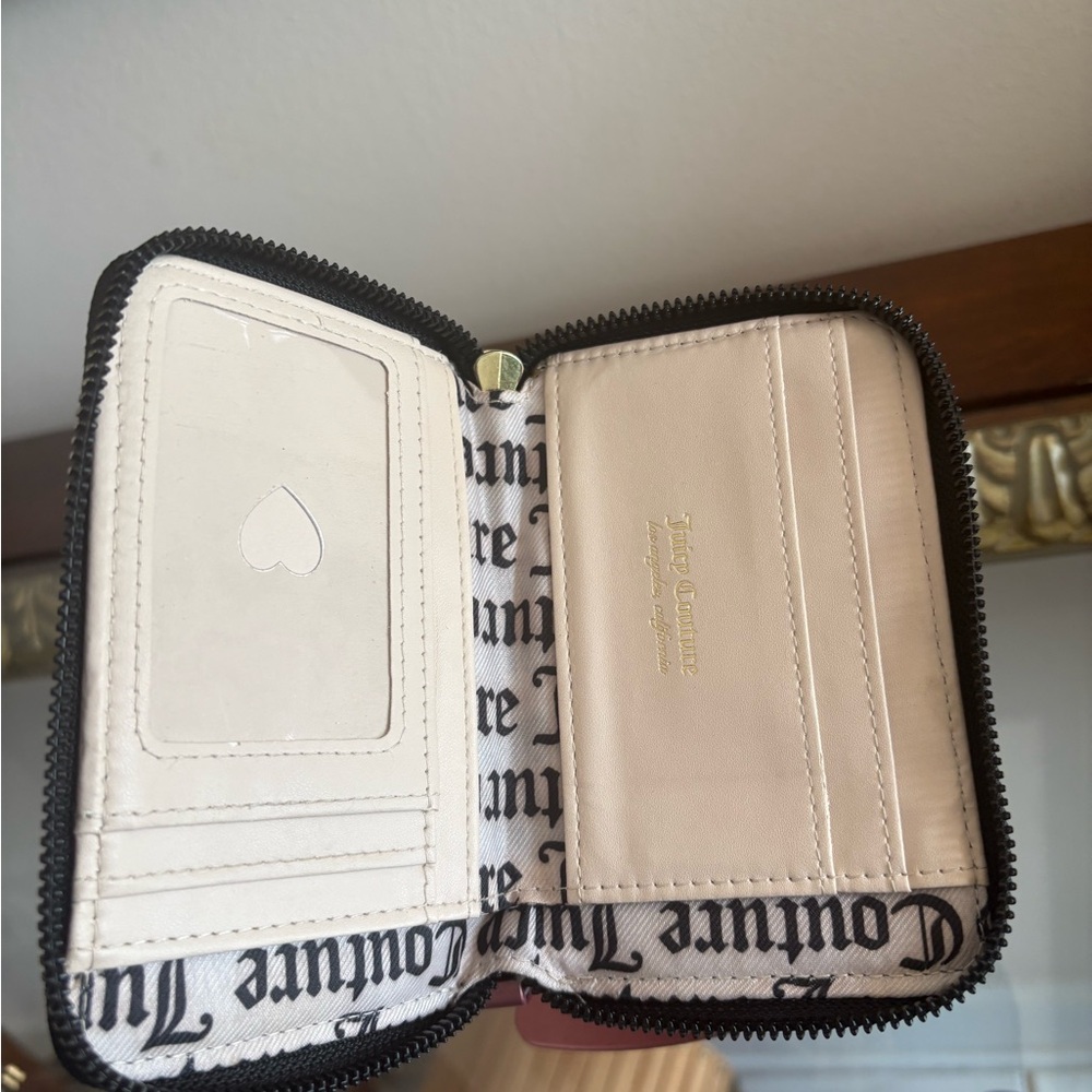 Juicy Couture Black Embossed Zip Around Wallet Gold Heart Logo - Picture 4 of 4